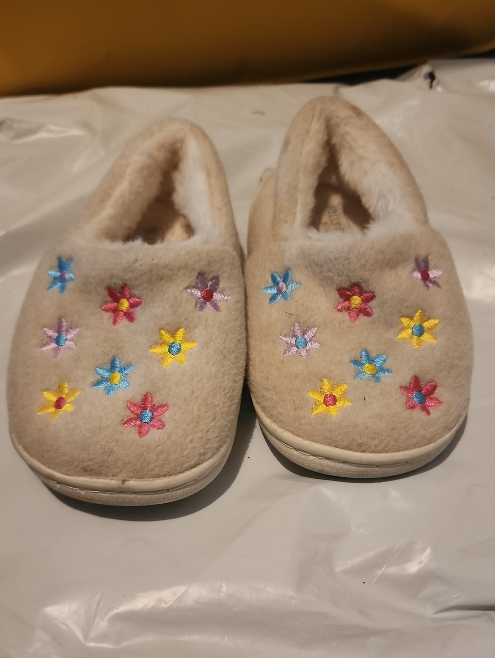 Kids Beige Floral Embroidered Slip-On Slippers Size 8 To 9